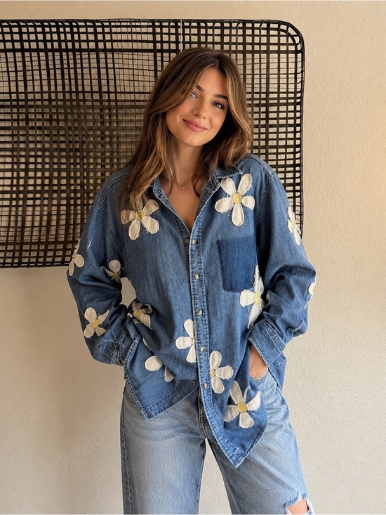 Free People Tops - Free people Tricia fix daisy denim button down shirt
